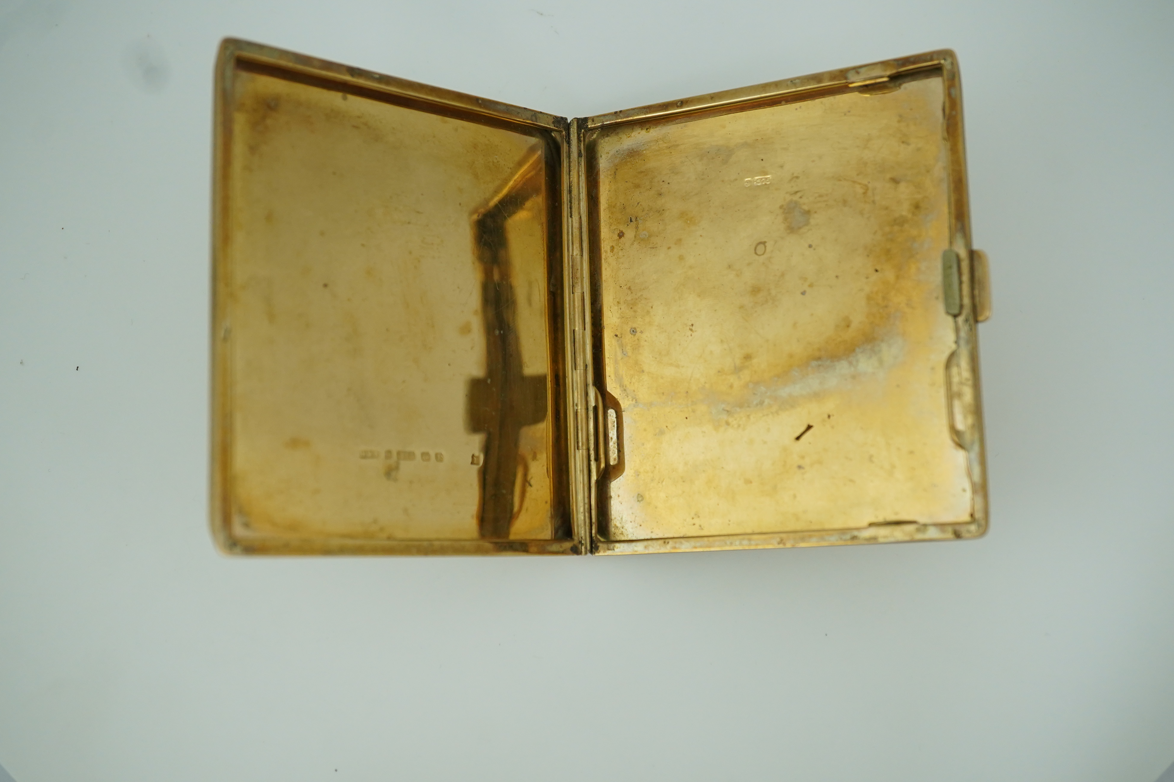 A 9ct gold cigarette case, circa 1930